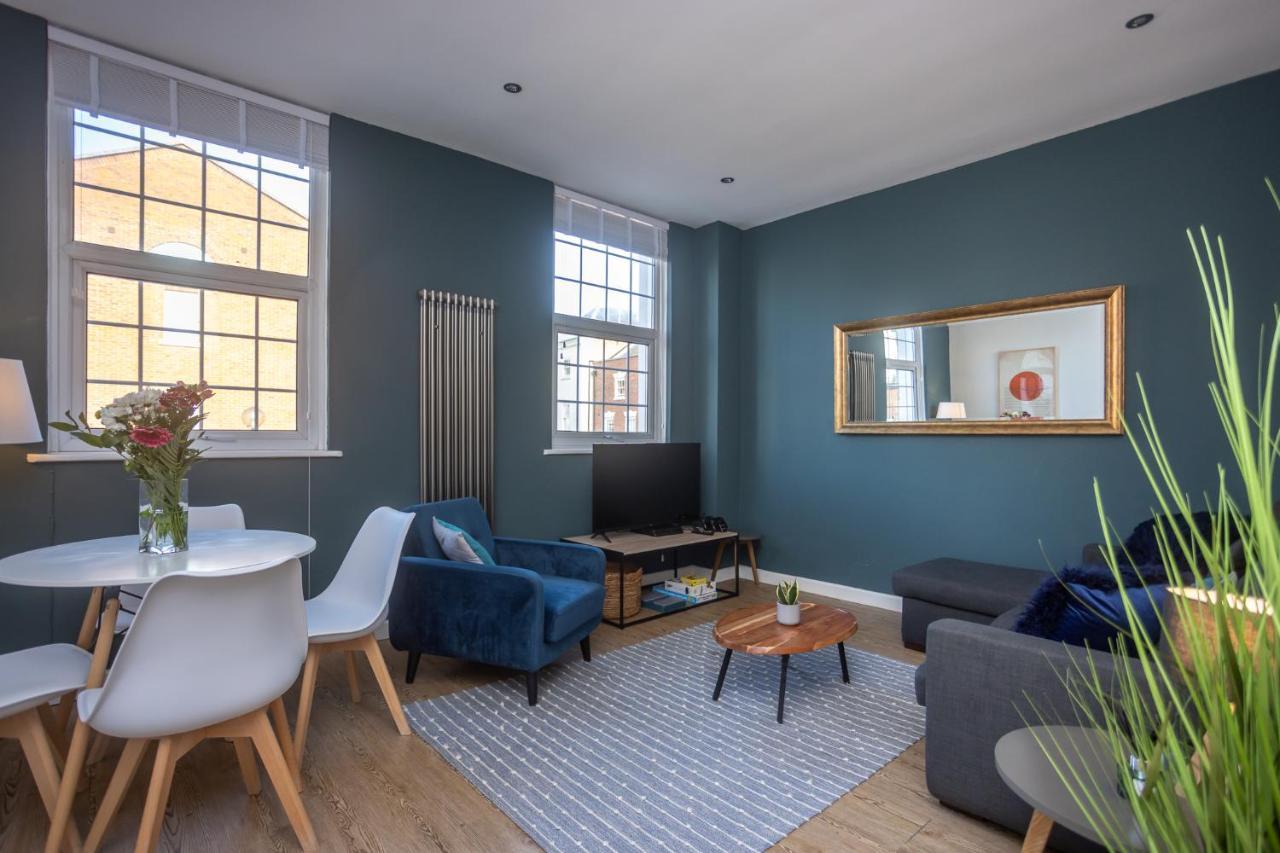 Modern Apartment Within City Walls, Parking 切斯特 外观 照片