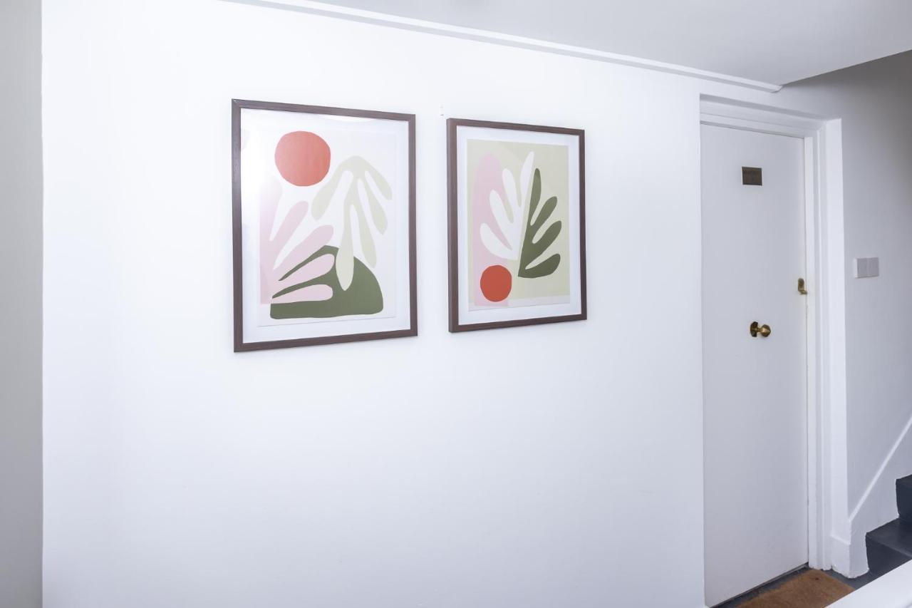 Modern Apartment Within City Walls, Parking 切斯特 外观 照片